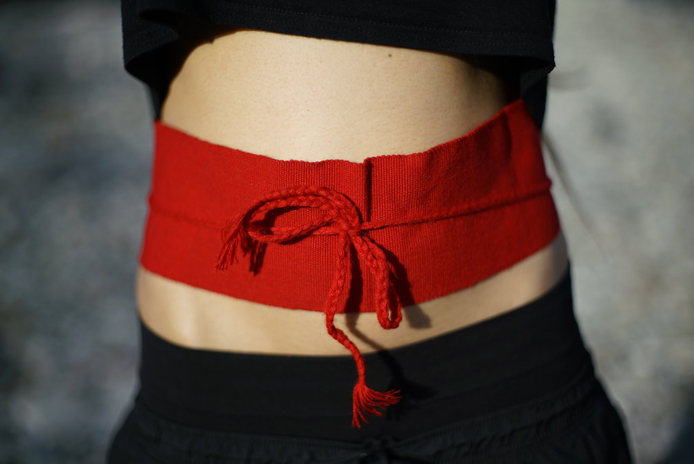 La cintura rossa: saggezza ancestrale per il centro vitale